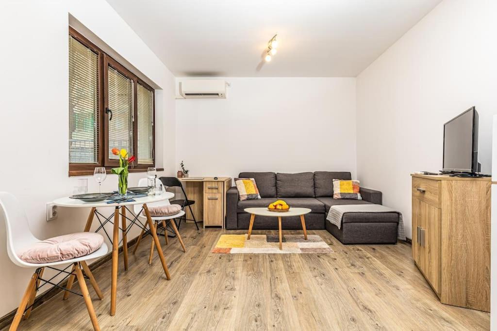 شقة 'Little Little' House In The Town Center & Parking بلوفديف المظهر الخارجي الصورة